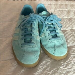 adidas Bermuda low-top sneakers in cyan blue - size 7